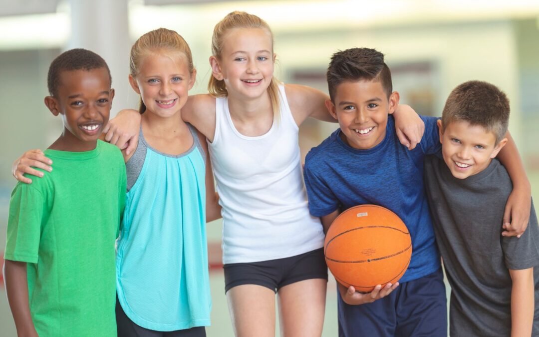 Jeu pour enfants – Jouer au basket avec les enfants