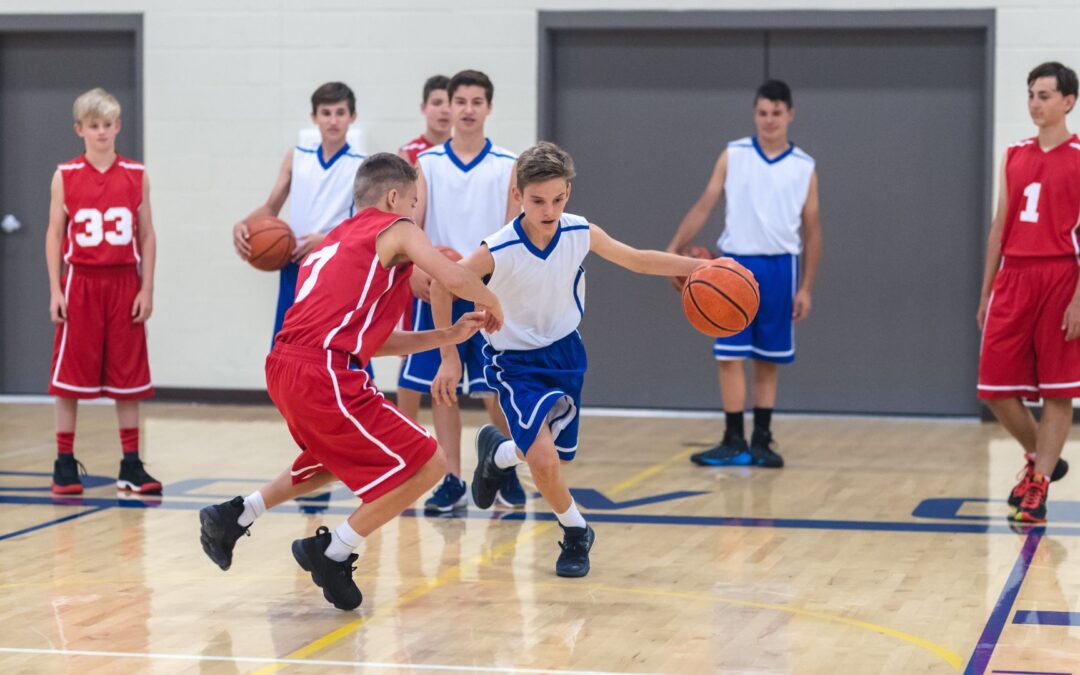 Les 12 fondamentaux clés du basketball pour jeunes à maîtriser pour exceller